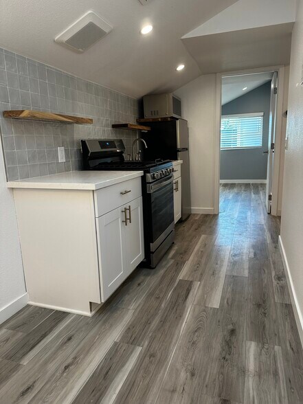 Building Photo - 517 Manzanita St