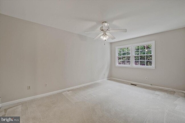 Building Photo - 7177 Lake Cove Dr