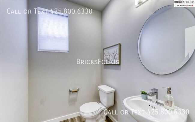Building Photo - 1052 Banyan St
