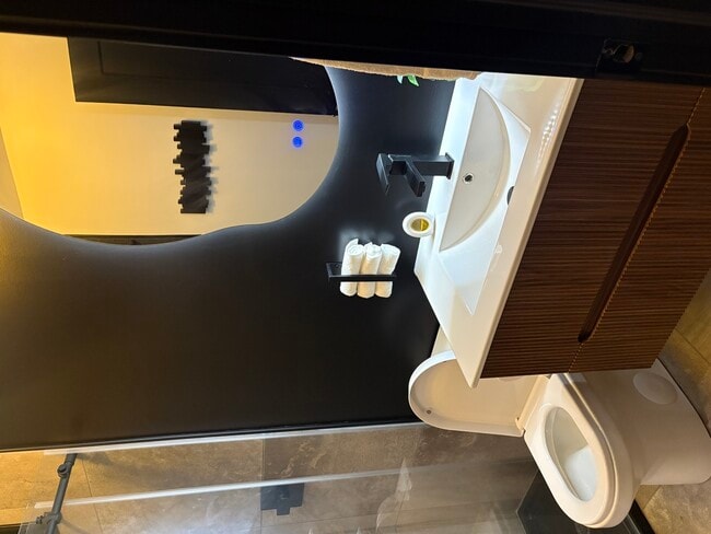 Building Photo - 1 E Scott St