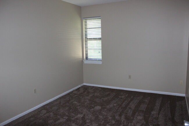 Building Photo - Duplex in Park Hill School District