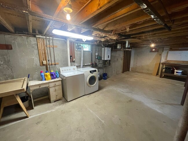 Building Photo - Single-Family Home in South Nashua