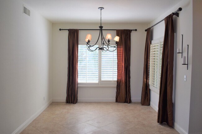 Building Photo - 9456 Cedarview Way