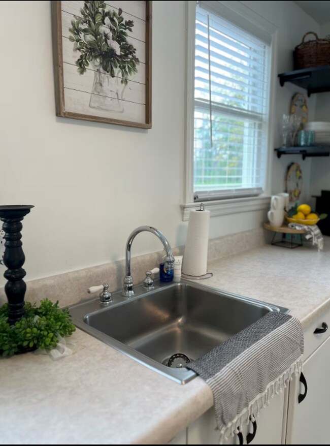 Building Photo - Elegant Downtown Augusta Cottage – Fully F...