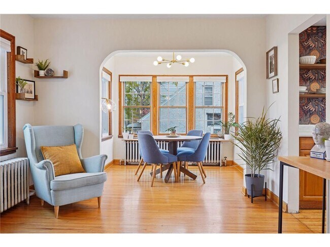 Building Photo - 1705 Ivy Ave E