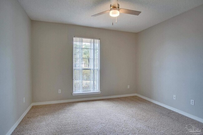 Building Photo - 5029 Lantana Dr