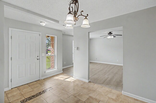 Building Photo - 1651 Latham Ct