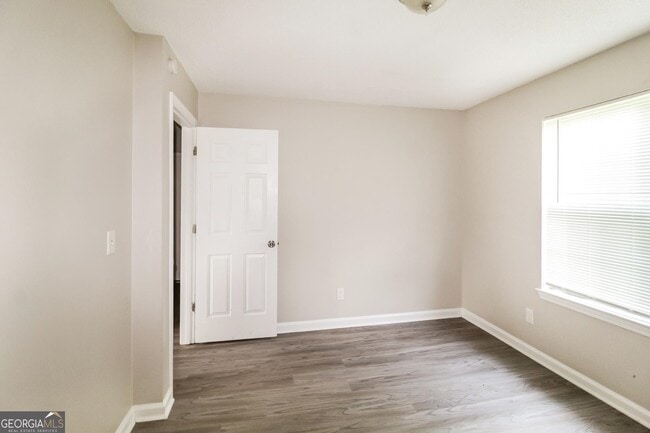 Building Photo - 4240 Ward Bluff Dr