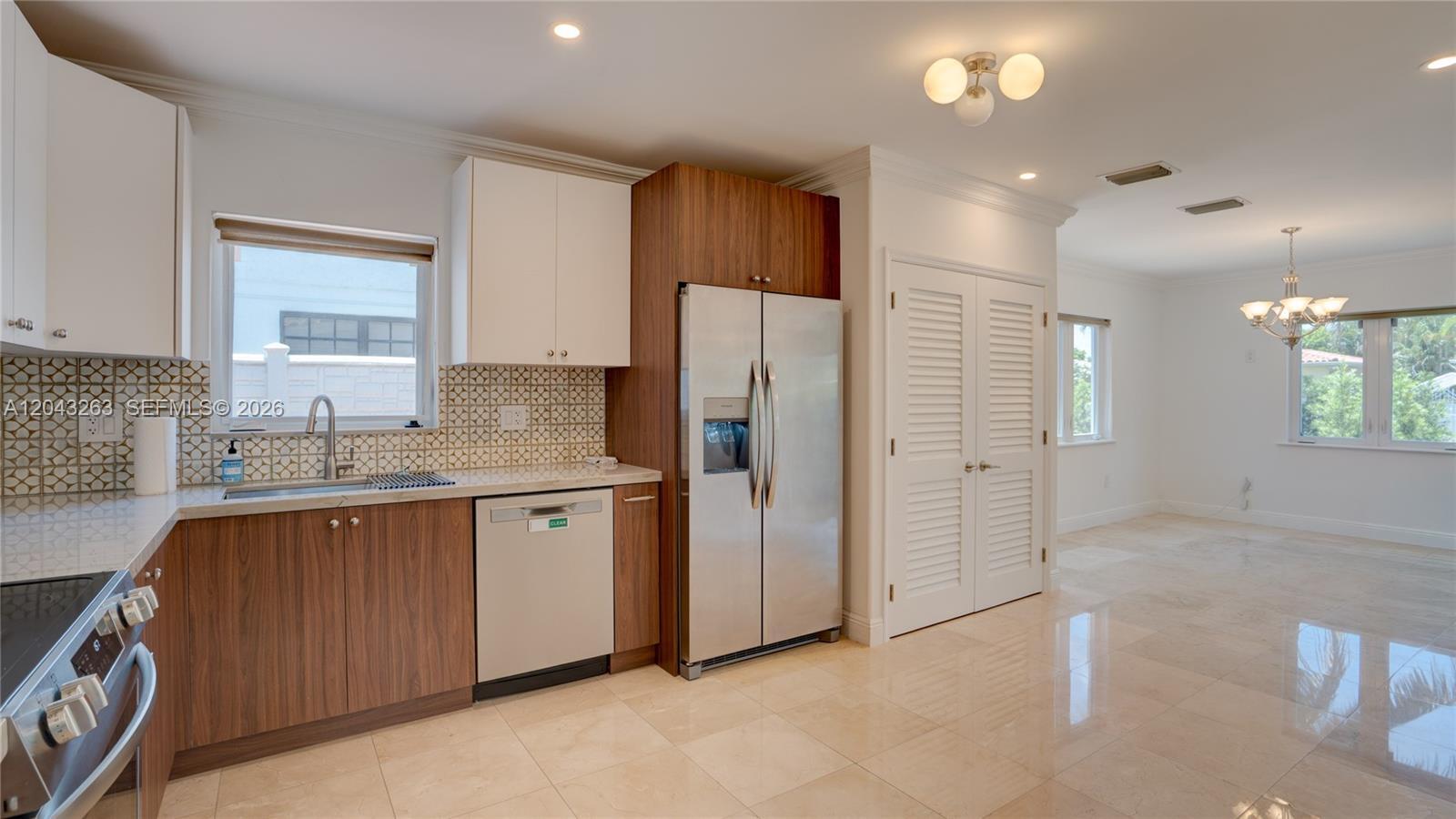 Building Photo - 500 SW 51st Ct