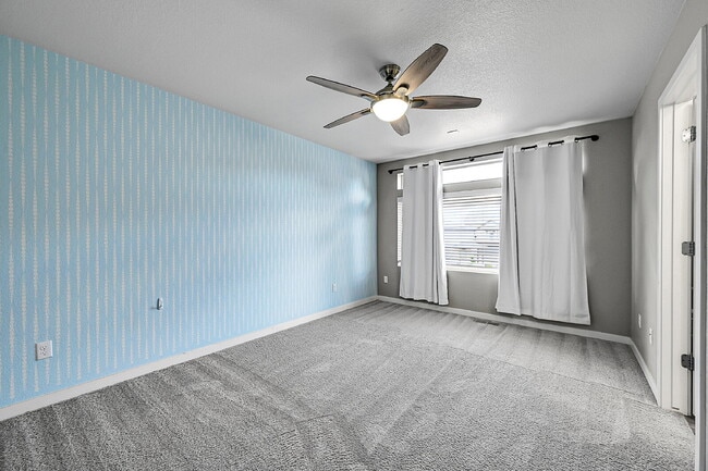 Building Photo - $2,550.00, 3 bed, 2.5 bath located in Colo...