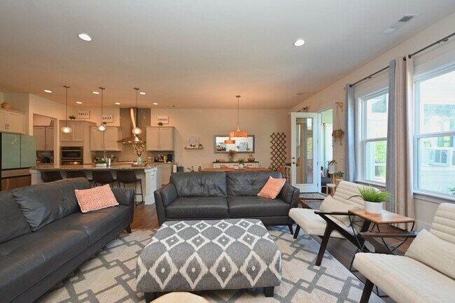 Building Photo - **EXECUTIVE HOME IN WILLIAMSON COUNTY WITH RARE WALK-OUT BASEMENT AND TONS OF STORAGE**