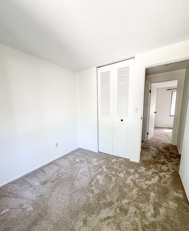 Building Photo - 136 Old Gate Rd