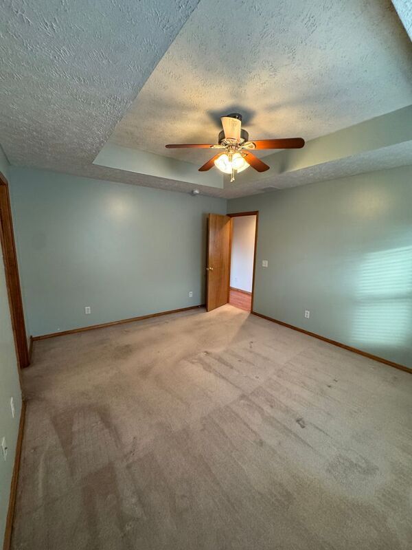 Building Photo - 841 S Hazelnut Ave