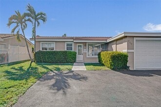 Building Photo - 949 SE 10th Ct