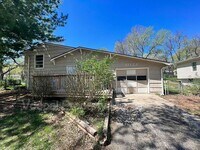Building Photo - COMING SOON! 3 Bed 1.5 Bath Home! $1495.00