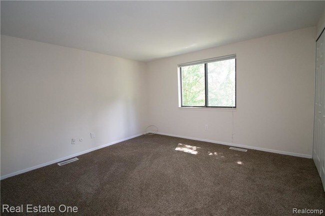 Building Photo - 27081 Farmbrook Villa Dr