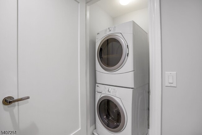 Building Photo - 40 W Park Pl