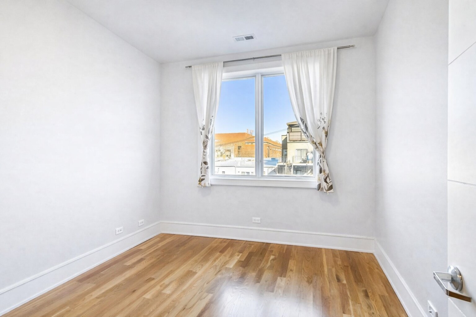 Building Photo - 2424 W Chicago Ave