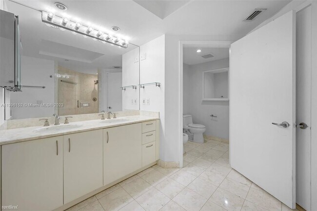 Building Photo - 2 br, 2.5 bath Condo - 1331 Brickell Bay D...