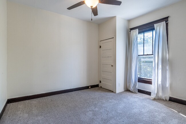 Building Photo - 2328 E 16th St