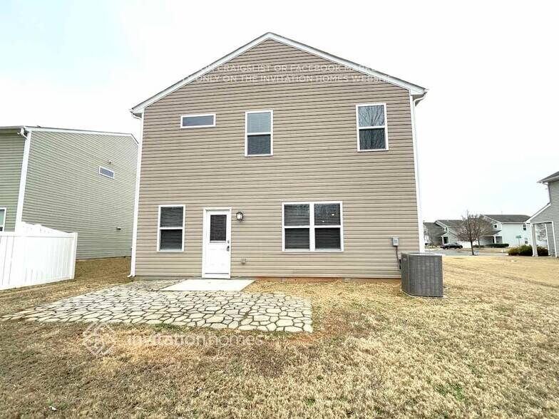 Building Photo - 9907 Paper Tree Rd