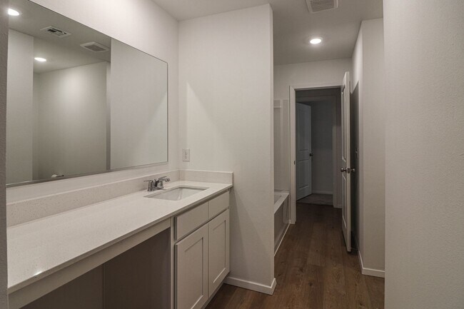 Building Photo - 3202 S 15th Pl