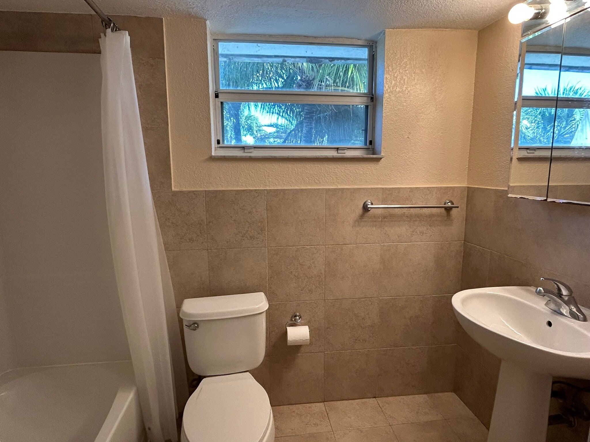 Building Photo - 8950 SW 69th Ct