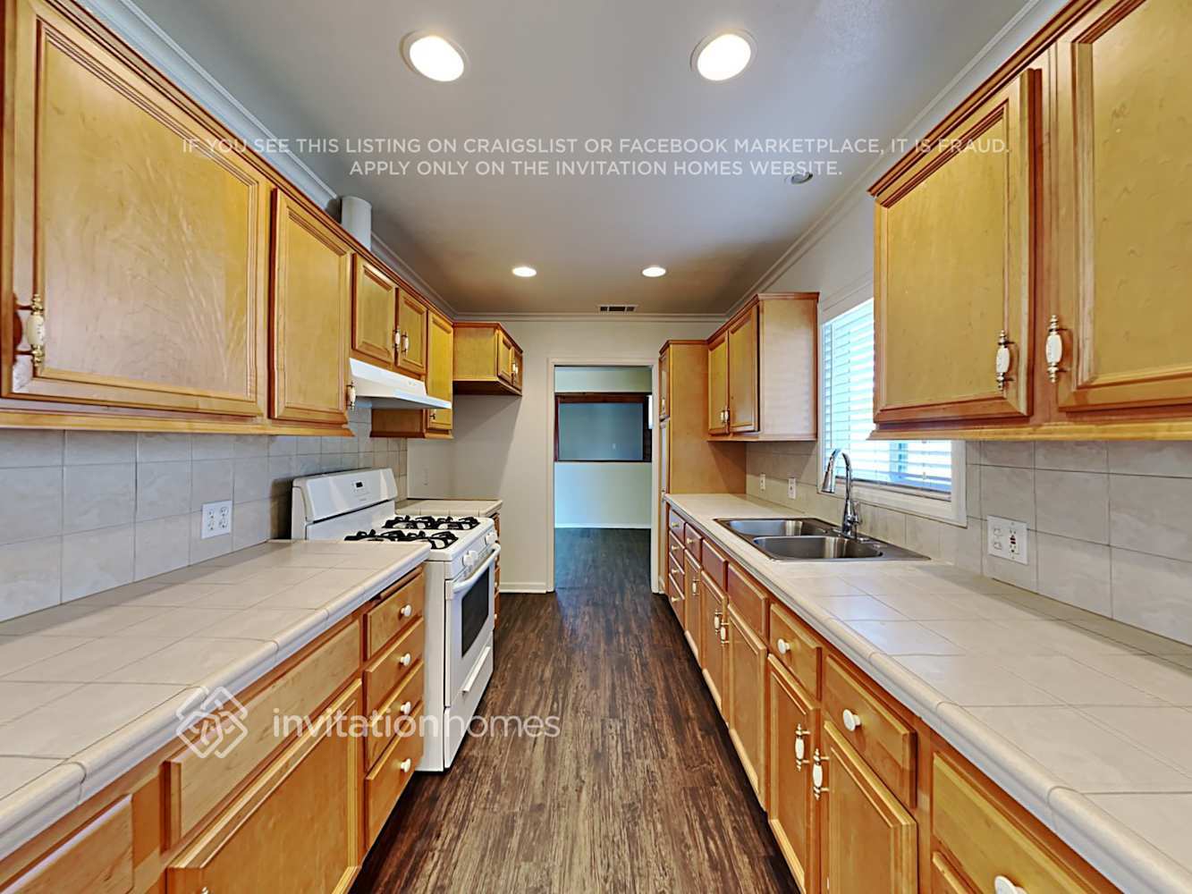 Building Photo - 8039 Lasaine Ave