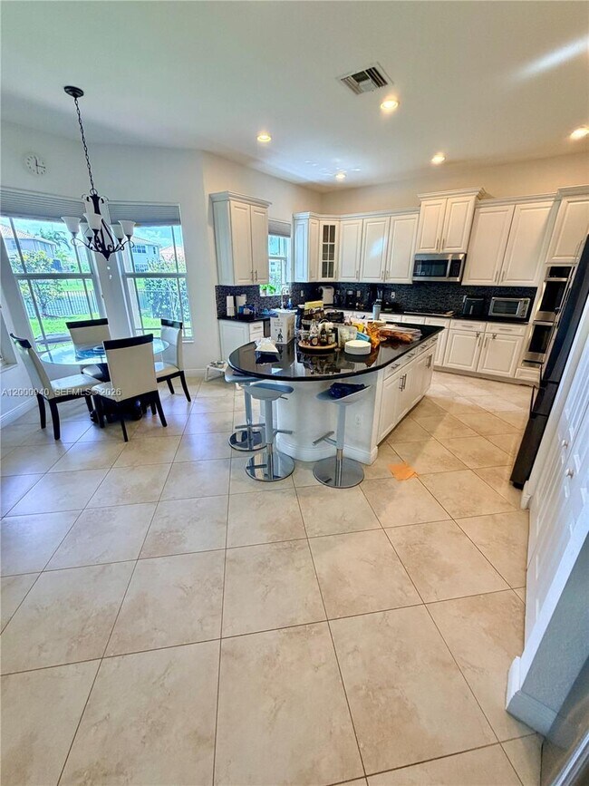 Building Photo - 8630 Lakeside Bnd