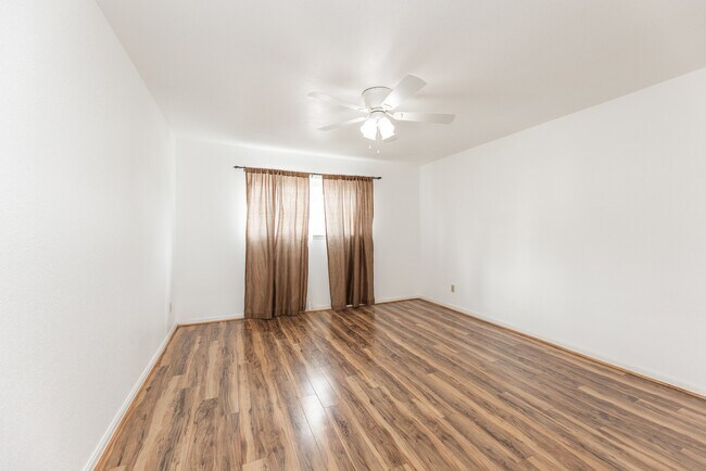 Building Photo - 7547 Brompton St