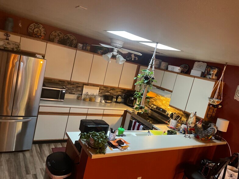 Building Photo - 14300 W Bell Rd