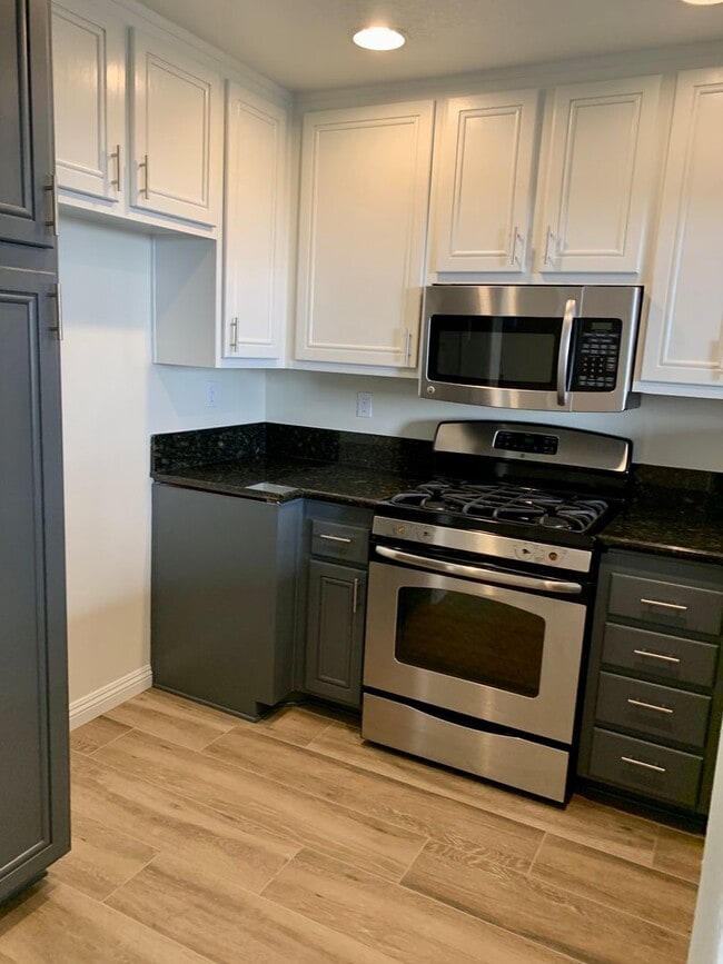 Building Photo - Remodeled 3 bedroom townhome in Aliso Viejo