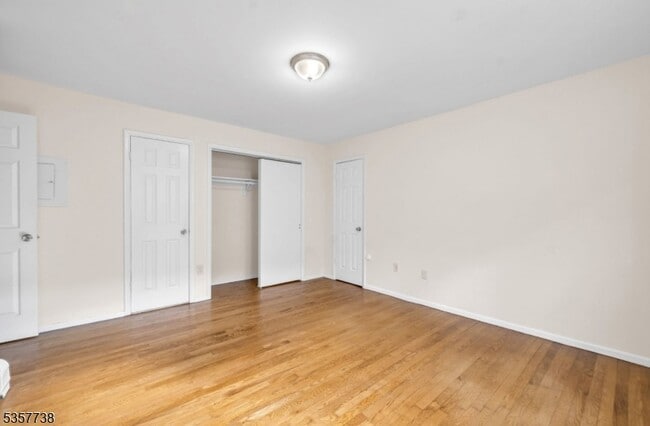 Building Photo - 349 Gorge Rd