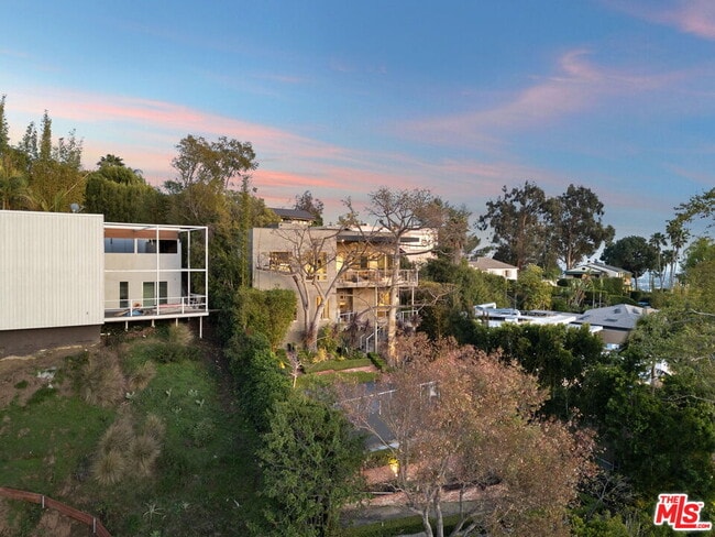 Building Photo - 1415 Summitridge Dr
