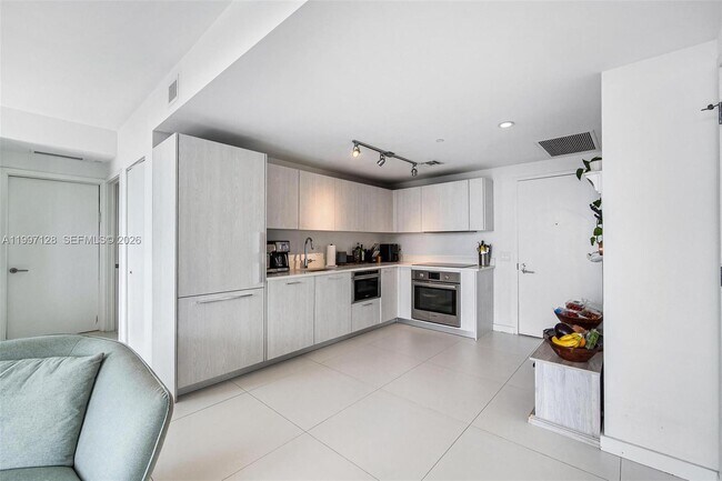 Building Photo - 501 NE 31st St