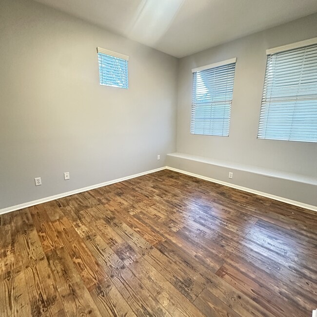 Building Photo - 2649 Villas Way