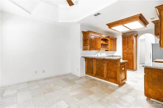 Building Photo - 22 San Roman St