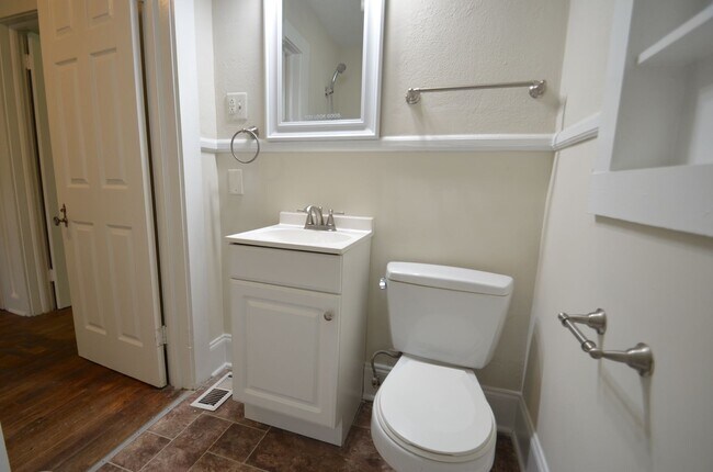 Building Photo - Charming 2-Bedroom, 2-Bath Single-Family Home with Sunroom & Wooded Views