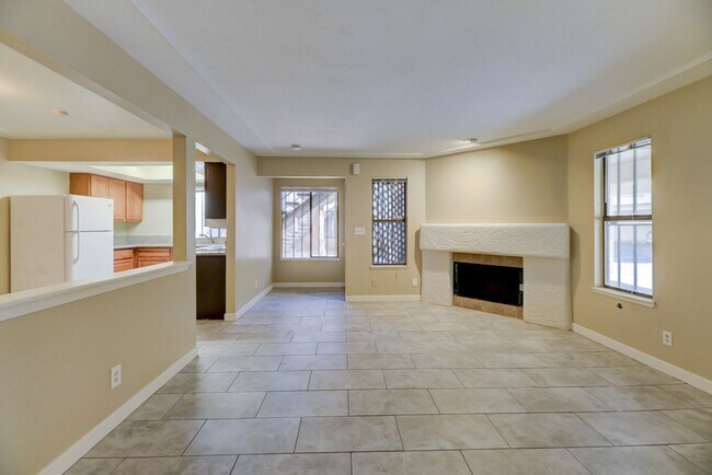 Building Photo - 2125 Sun Ave