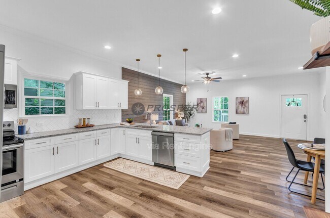 Building Photo - 44 4th Ave