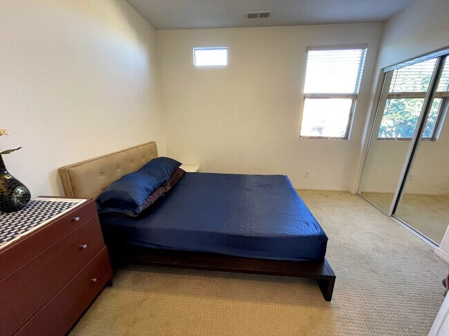 Building Photo - 5401 W 149th Plz