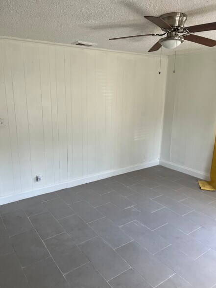 Building Photo - 1365 Creel St