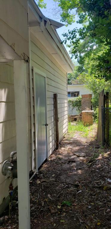 Building Photo - 50 Bishop Ln N