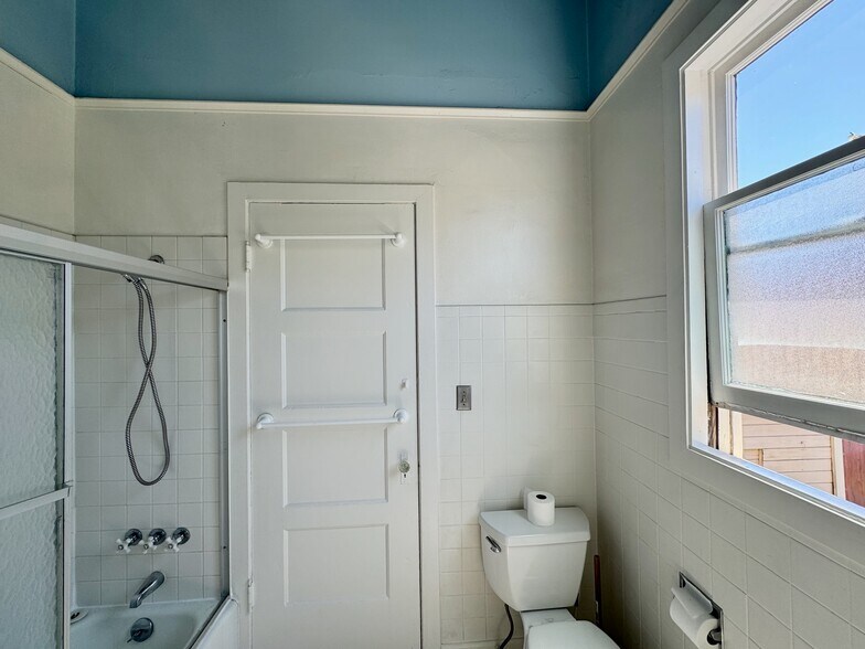 Bathroom - 1910 Union St