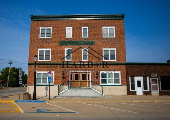 Building Photo - 146 S Broadway Ave