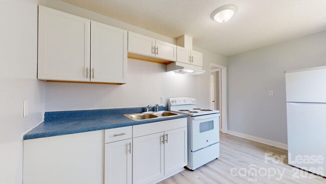 Building Photo - 4517 Helena St