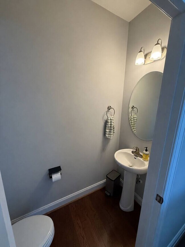 Building Photo - Townhouse for Rent in Spring Oaks!