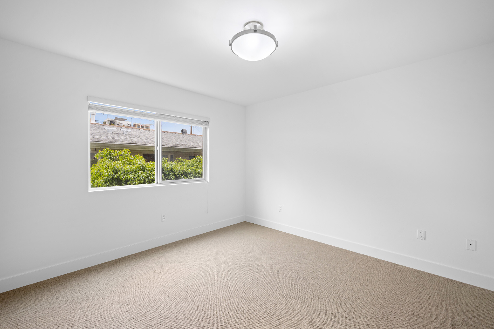 Building Photo - 11023 Fruitland Dr