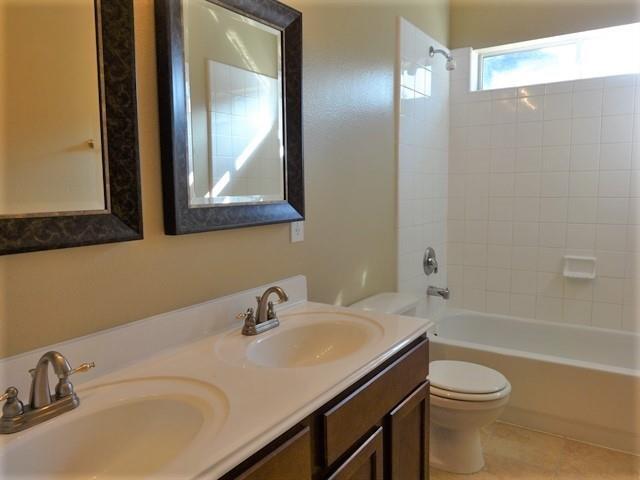 Building Photo - 2225 Highland Hills Dr