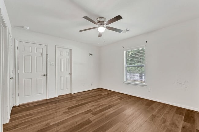 Building Photo - 184 Red Clover
